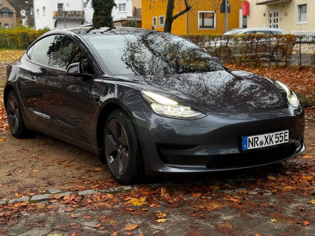 Tesla Model 3 RWD - geringe Kilometerleistung