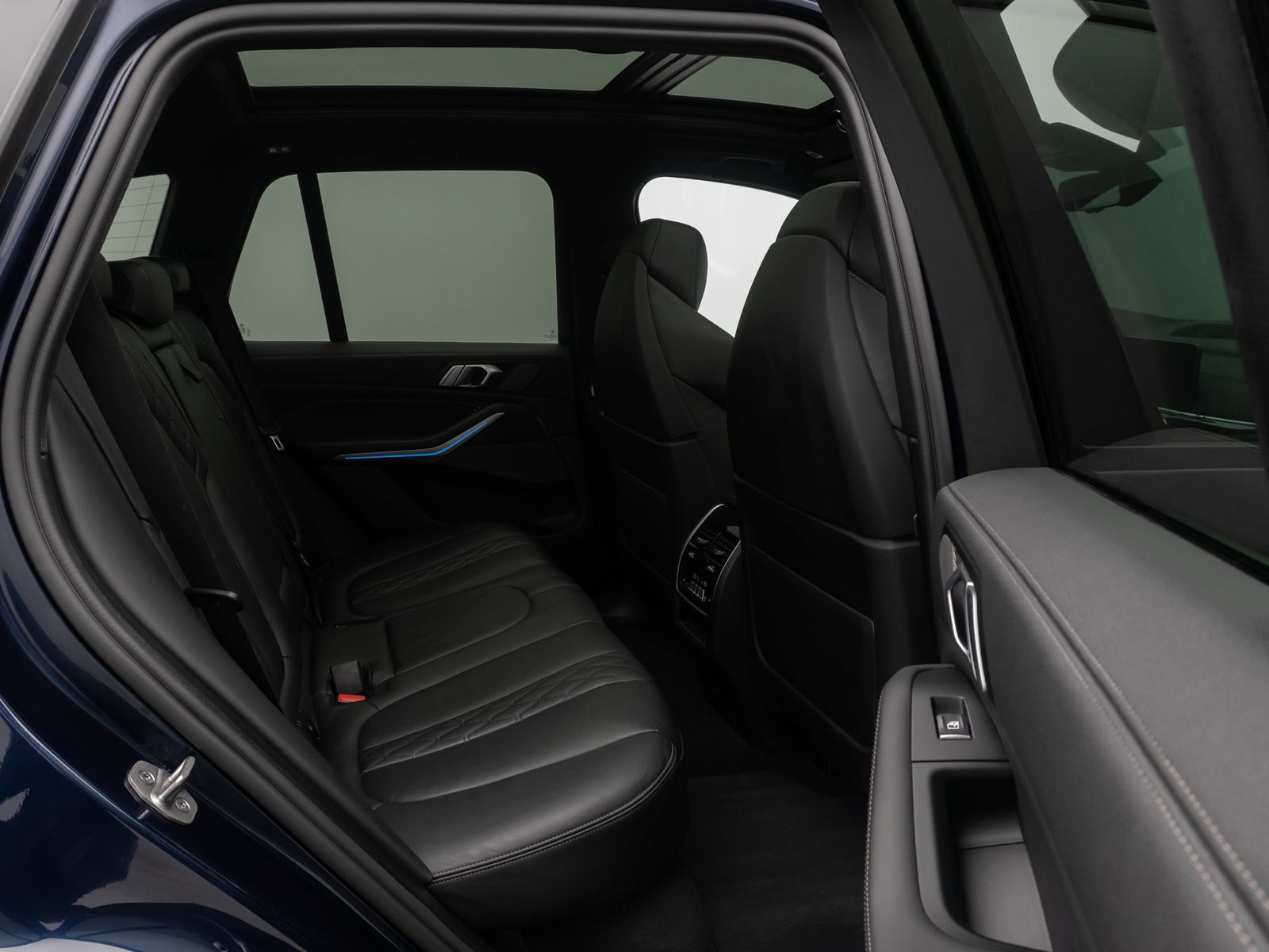 Fahrzeugabbildung BMW X5 xD45e M Sport HUD 360°Laser DAB SkyLounge H/K