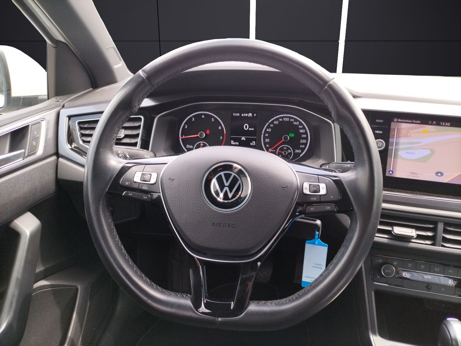 Fahrzeugabbildung Volkswagen Polo VI Highline TSI DSG LED ACC SHZ PDC WeConne
