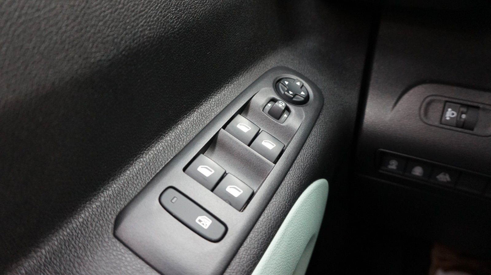 Fahrzeugabbildung Citroën Berlingo Feel M *1.Hand*Carplay*Navi*Kamera*