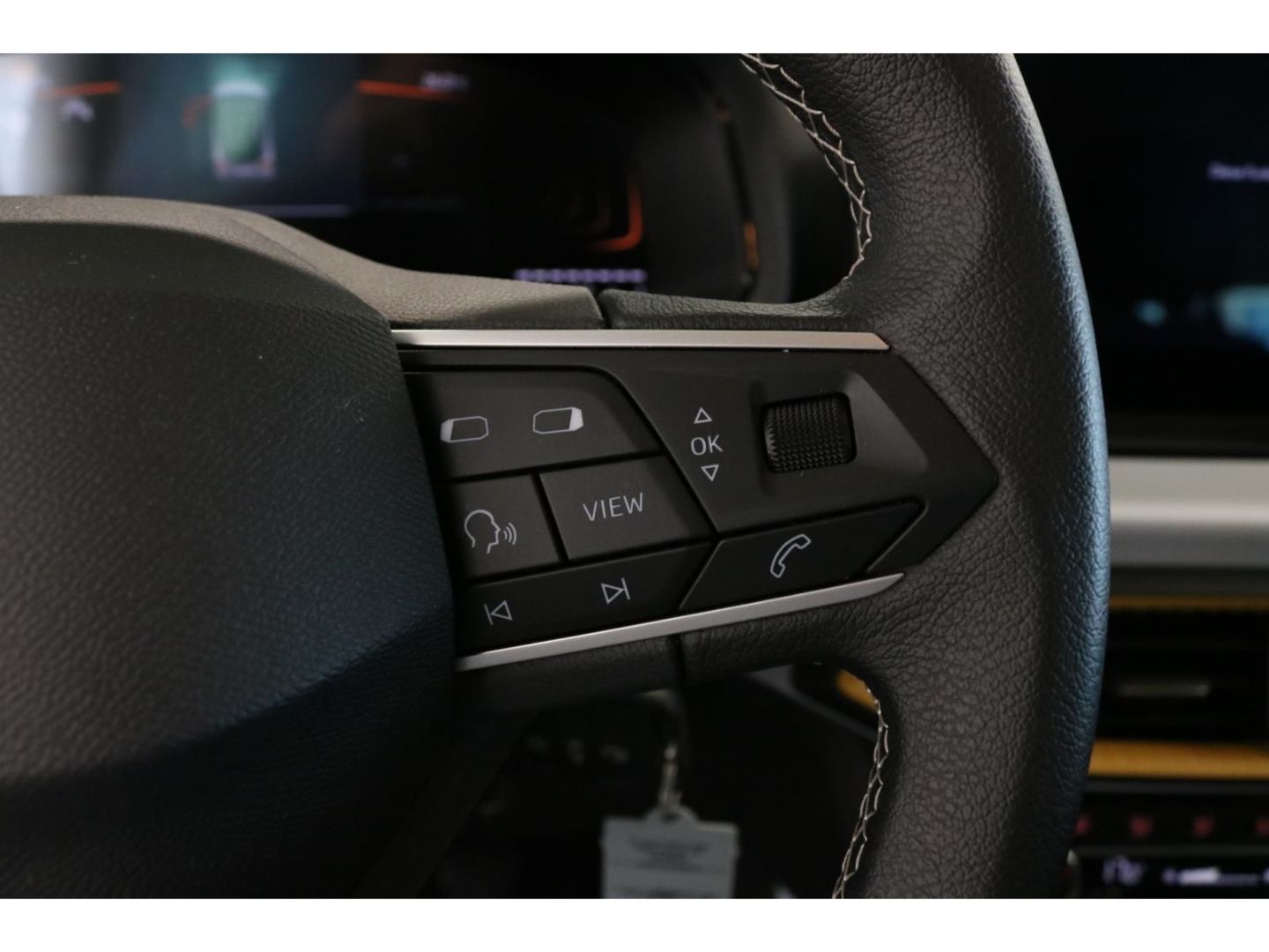 Fahrzeugabbildung SEAT Arona Road Edition Navi Tempomat SHZ PDC LED