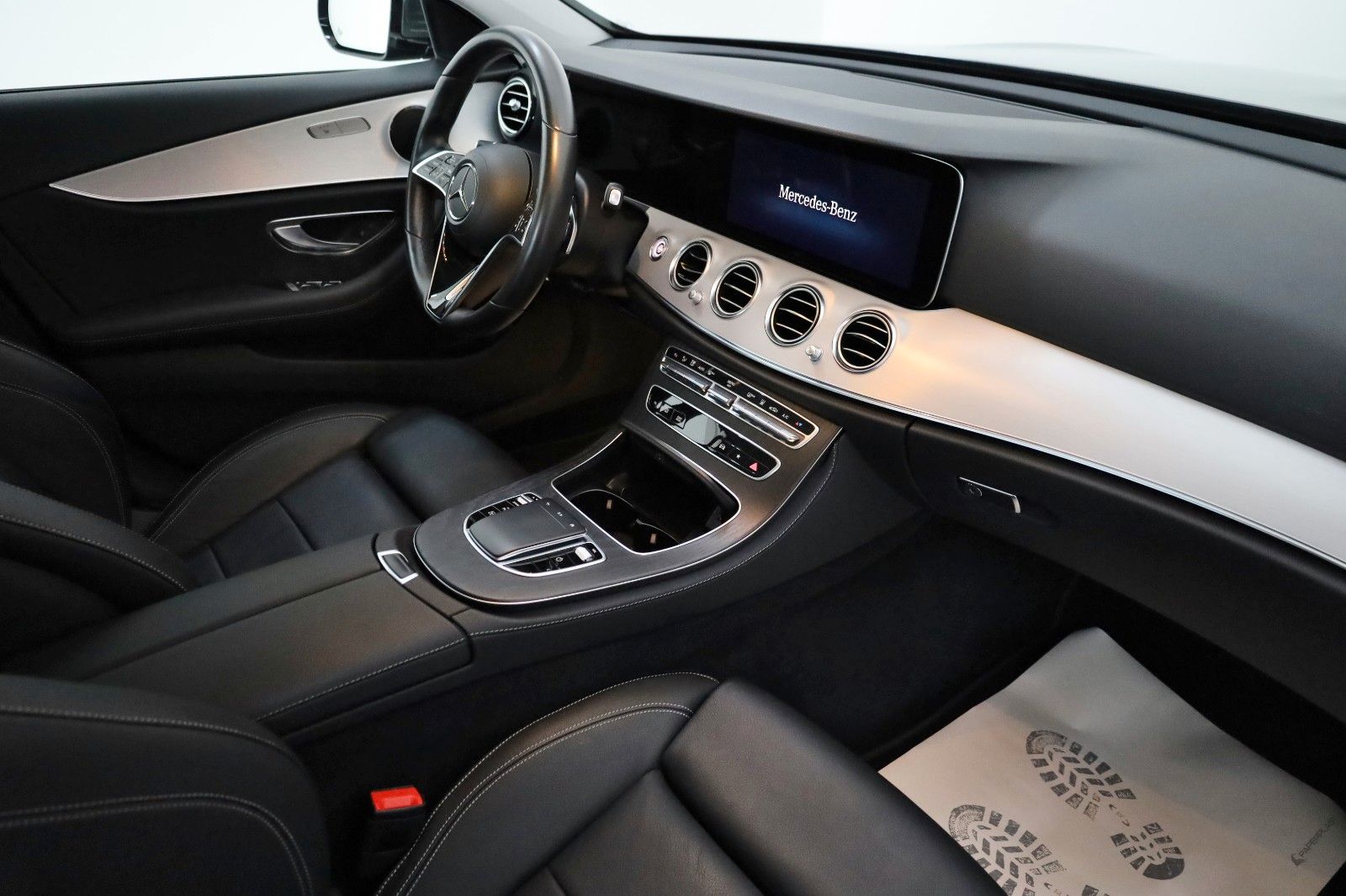 Fahrzeugabbildung Mercedes-Benz E 300 e Avantgarde Lim.,Leder,Navi,SH,Kamera,AHK