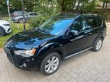 Mitsubishi Outlander 2.2 D-ID 4WD - Mitsubishi Outlander in Düsseldorf