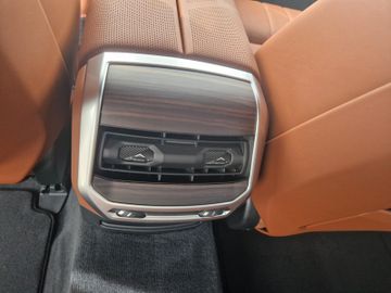 BMW M760 - 11