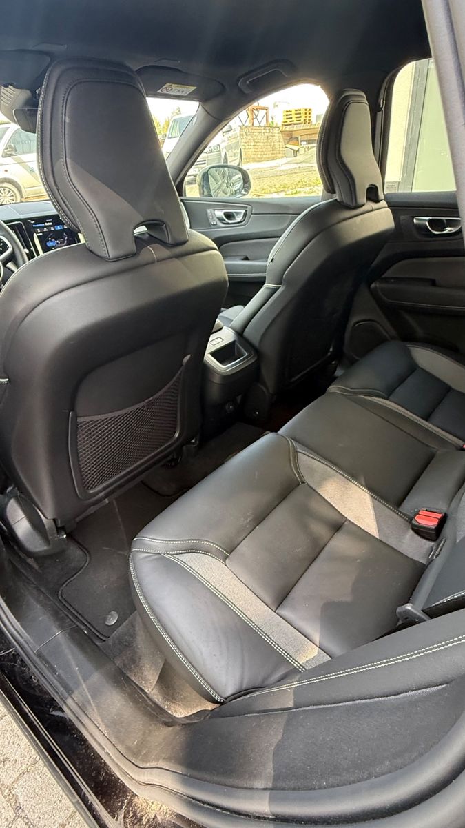 Fahrzeugabbildung Volvo XC 60 XC60 R-Design Black Edition AWD fahrbereit