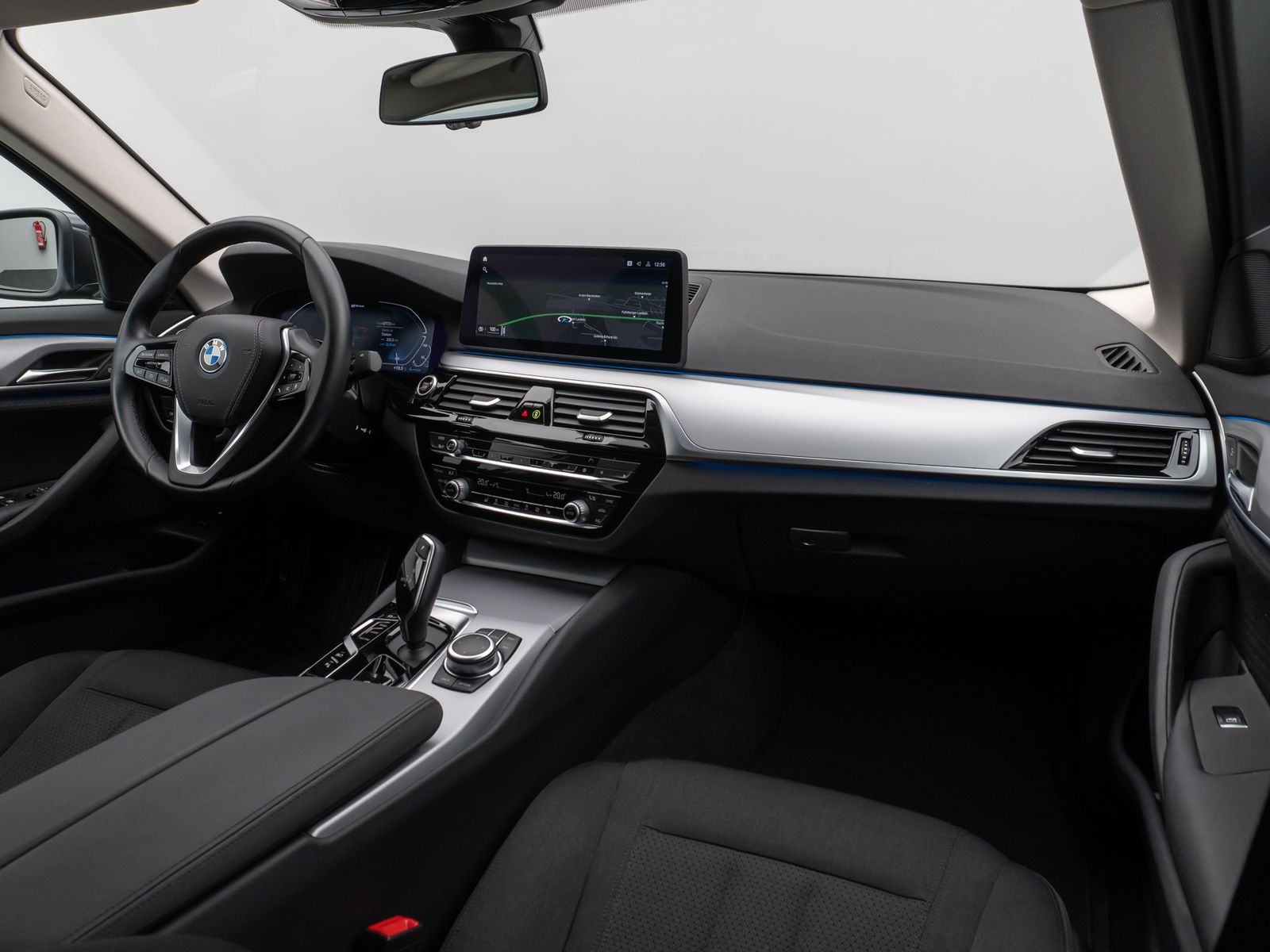 Fahrzeugabbildung BMW 530e HUD DAB HiFi CockPitPro PDC Komfort Alarm