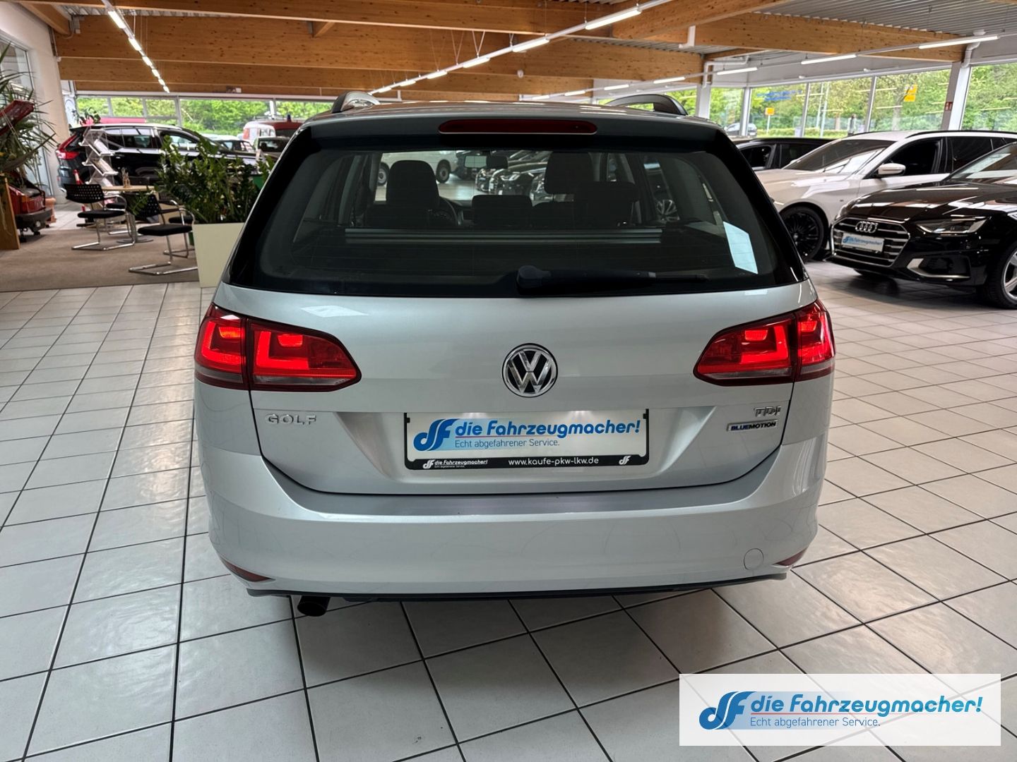 Fahrzeugabbildung Volkswagen Golf VII Variant Trendline BlueMotion 1.6 TDI