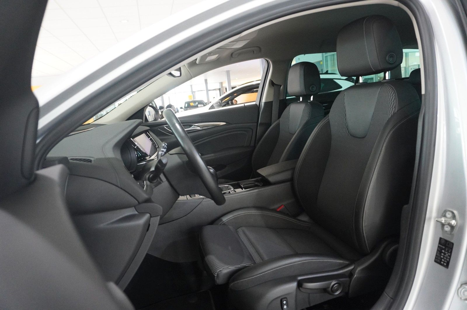 Fahrzeugabbildung Opel Insignia B ST 1.5T DYNAMIC NAVI/LED/KAMERA/DAB+