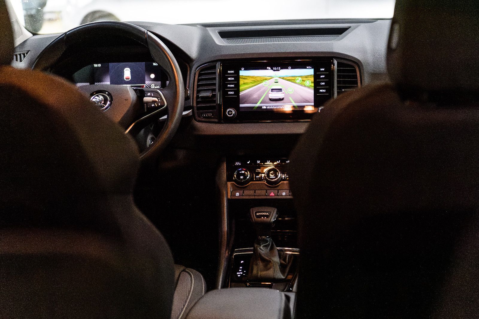 Fahrzeugabbildung SKODA Karoq Selection