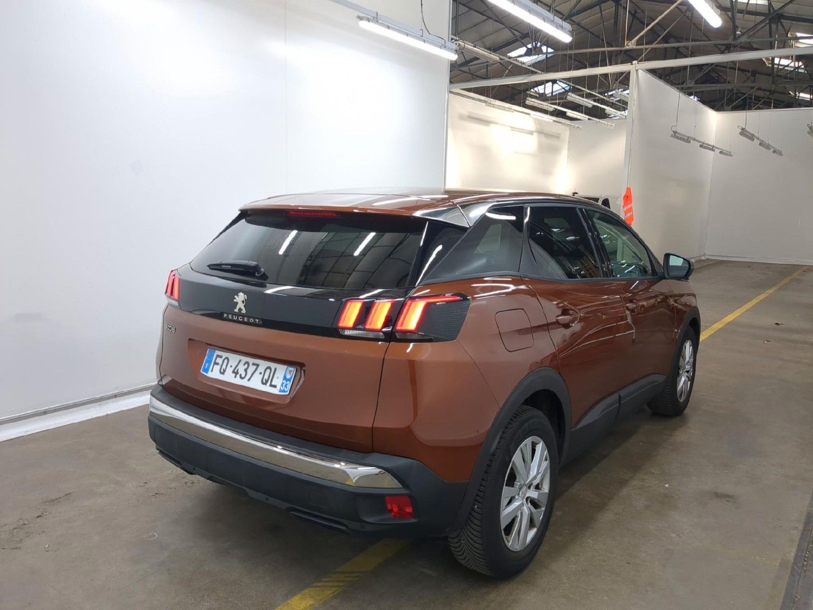 Fahrzeugabbildung Peugeot 3008 Active 1.2T LED/NAVI/PDC/TEMPOMAT