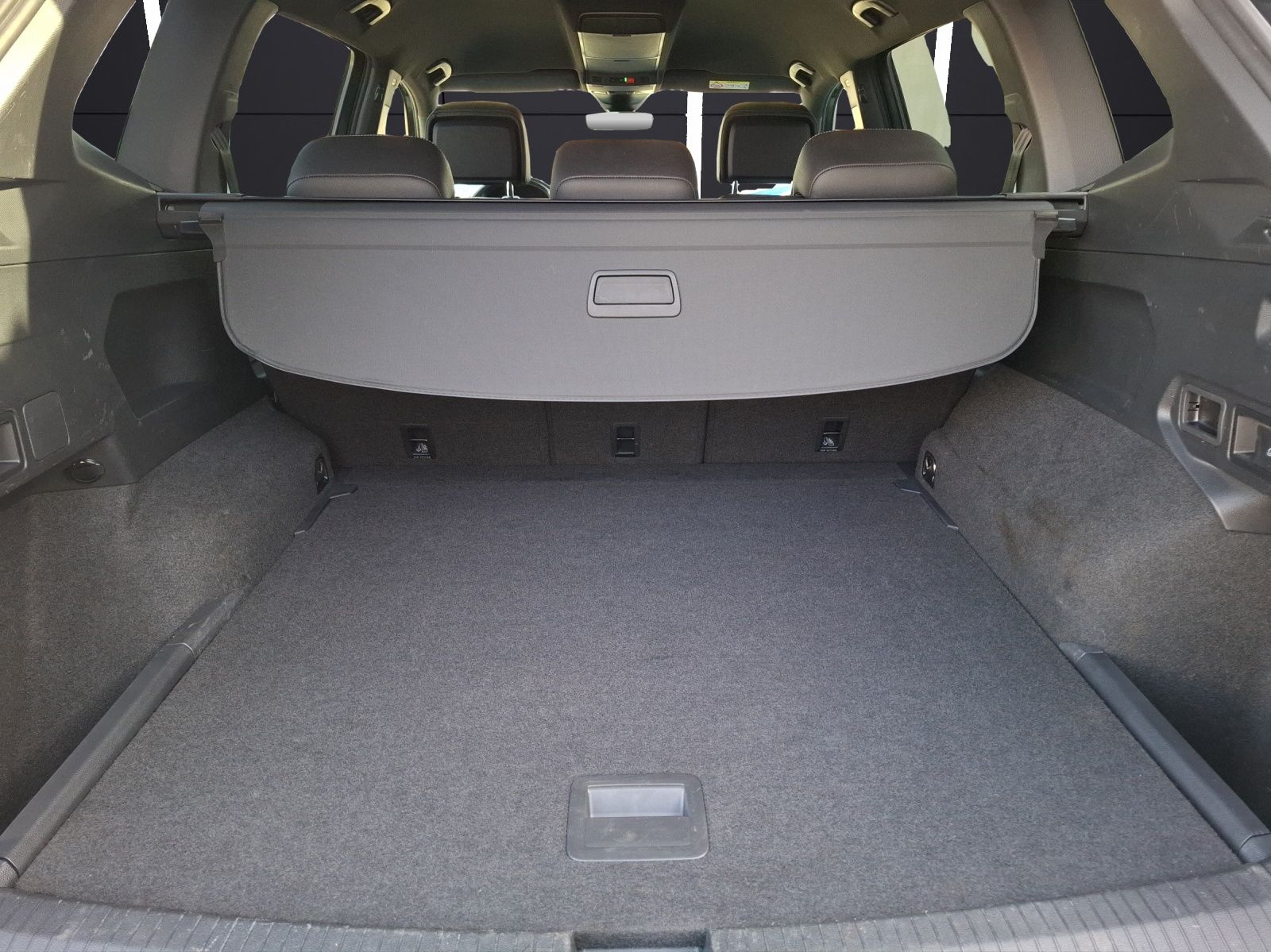 Fahrzeugabbildung Volkswagen Tiguan Allspace TDI R-Line DSG 4M Matrix AHK Nav