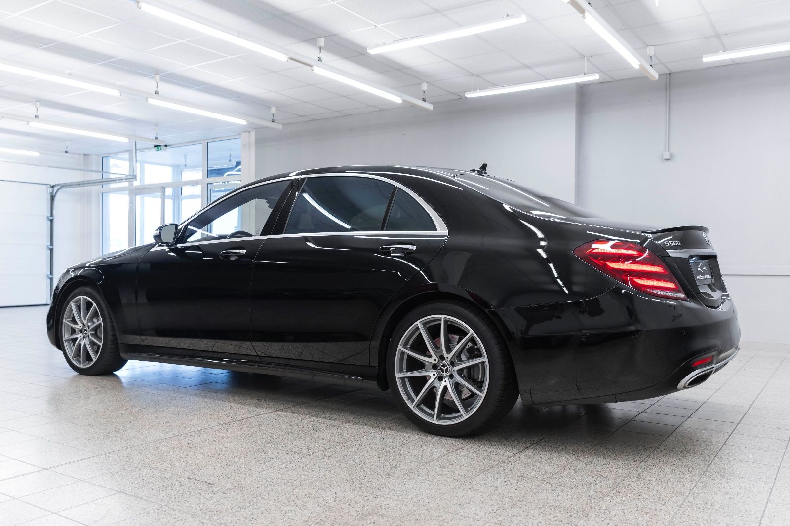 Fahrzeugabbildung Mercedes-Benz S 560 BURMESTER MASSAGE LED HUD 360° LUFT PANO