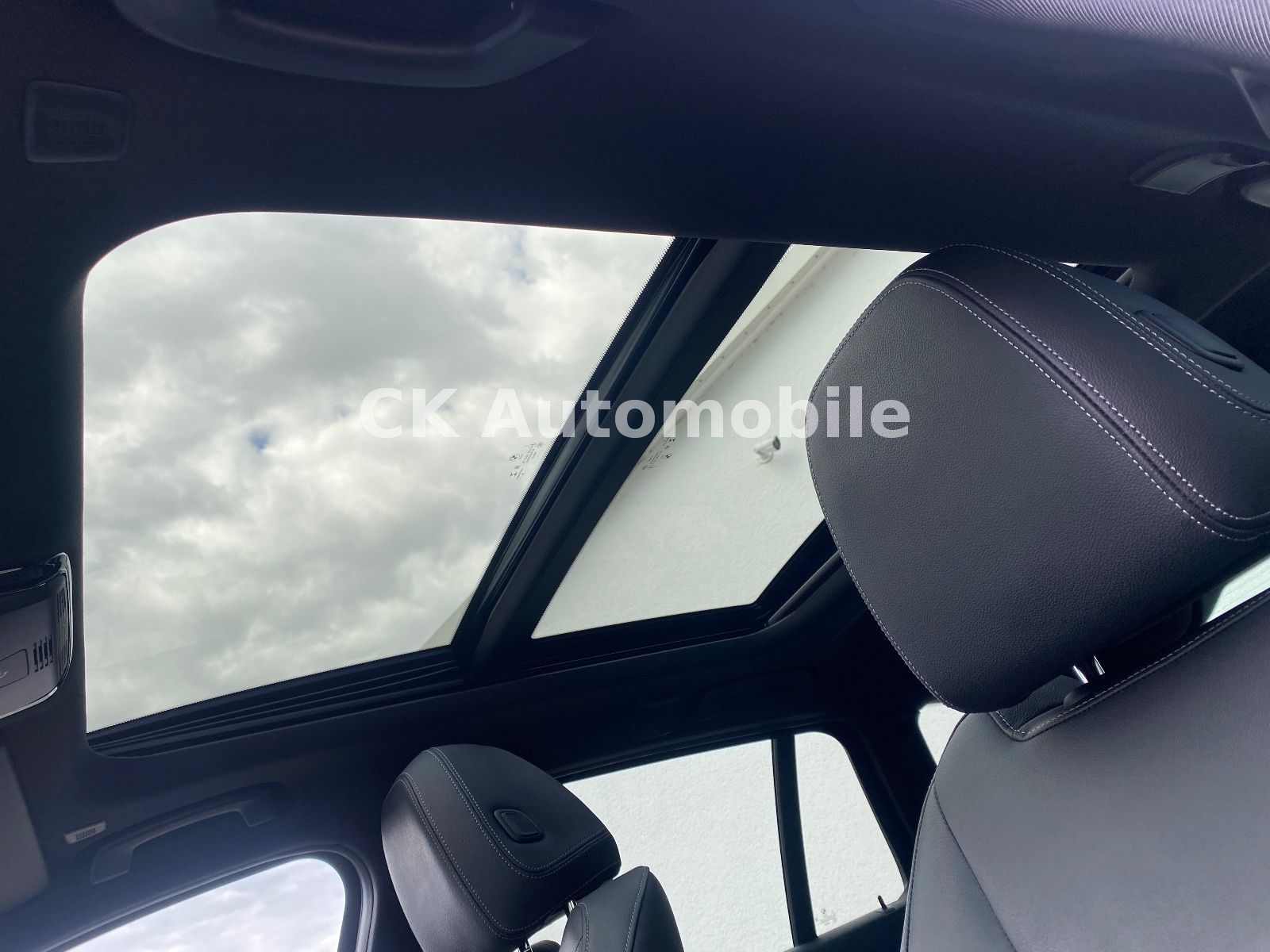 Fahrzeugabbildung BMW M340i Touring xDrive/Navi/HeadUP/Pano/360°