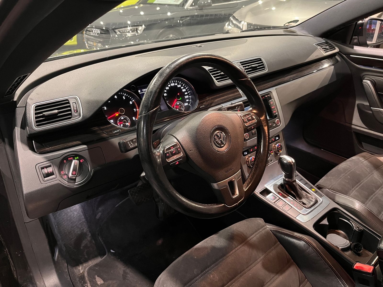 Fahrzeugabbildung Volkswagen CC Passat KLIMA XEN NAV SHZ PDC 18"