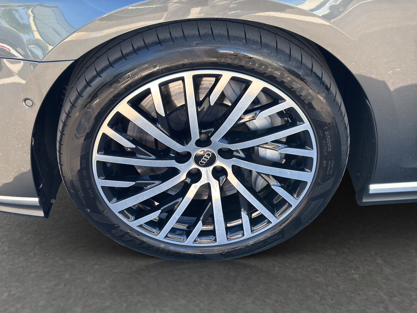 Audi A8 - Bild 13