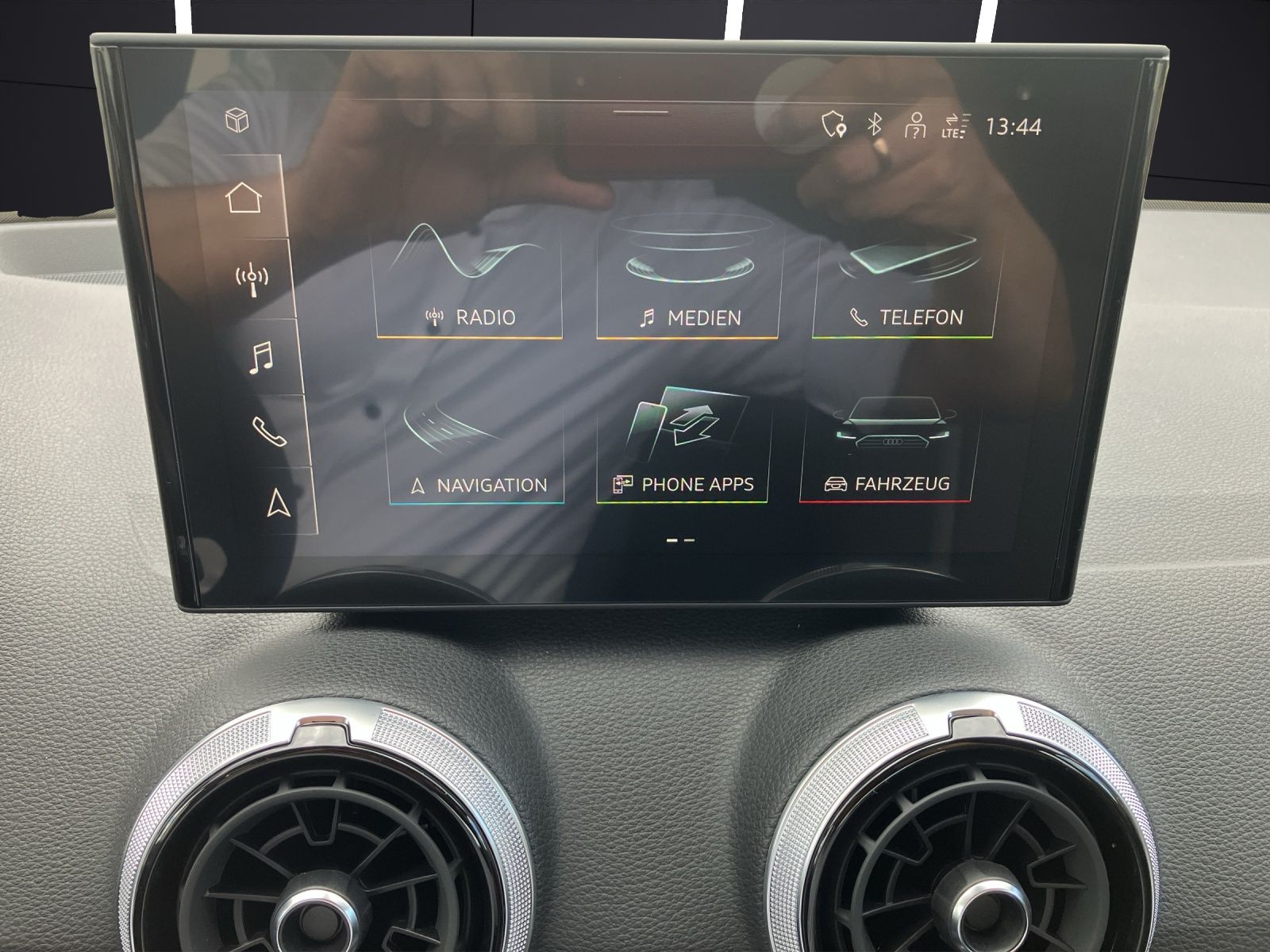 Fahrzeugabbildung Audi Q2 35 TFSI advanced Matrix, virtual cockpit plus