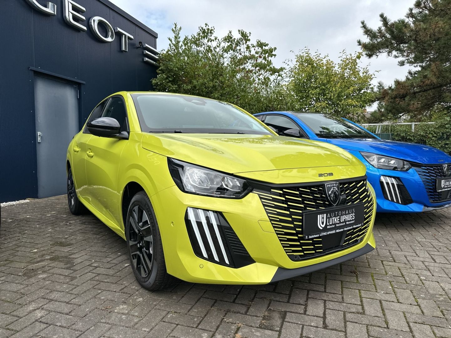 Fahrzeugabbildung Peugeot 208 Allure Hybrid 110 e-DSC6 Navi  ACC CarPlay