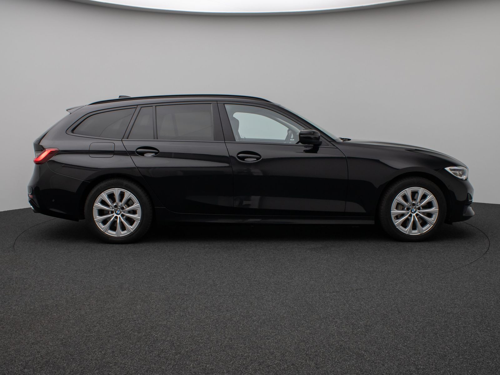 Fahrzeugabbildung BMW 330d Panorama Kamera H/K DAB Komfort Alarm LED