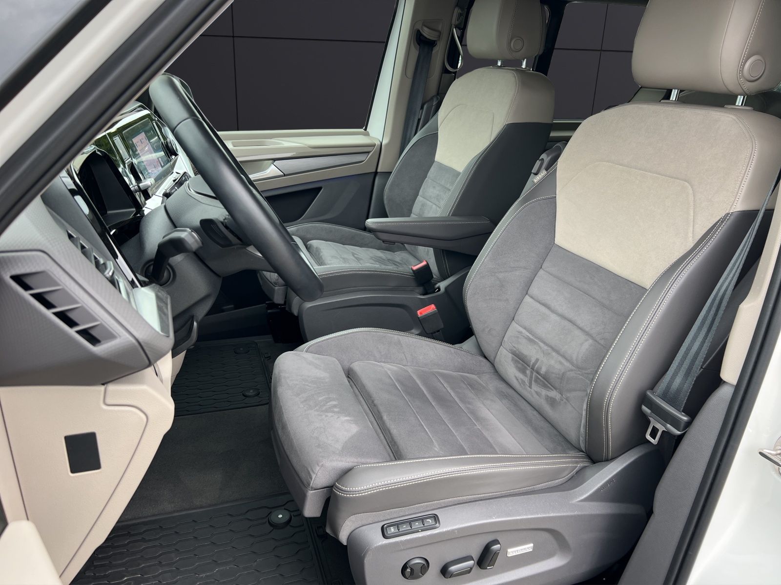 Fahrzeugabbildung Volkswagen T7 Multivan Style DSG TSI IQ-LED AHK H&K