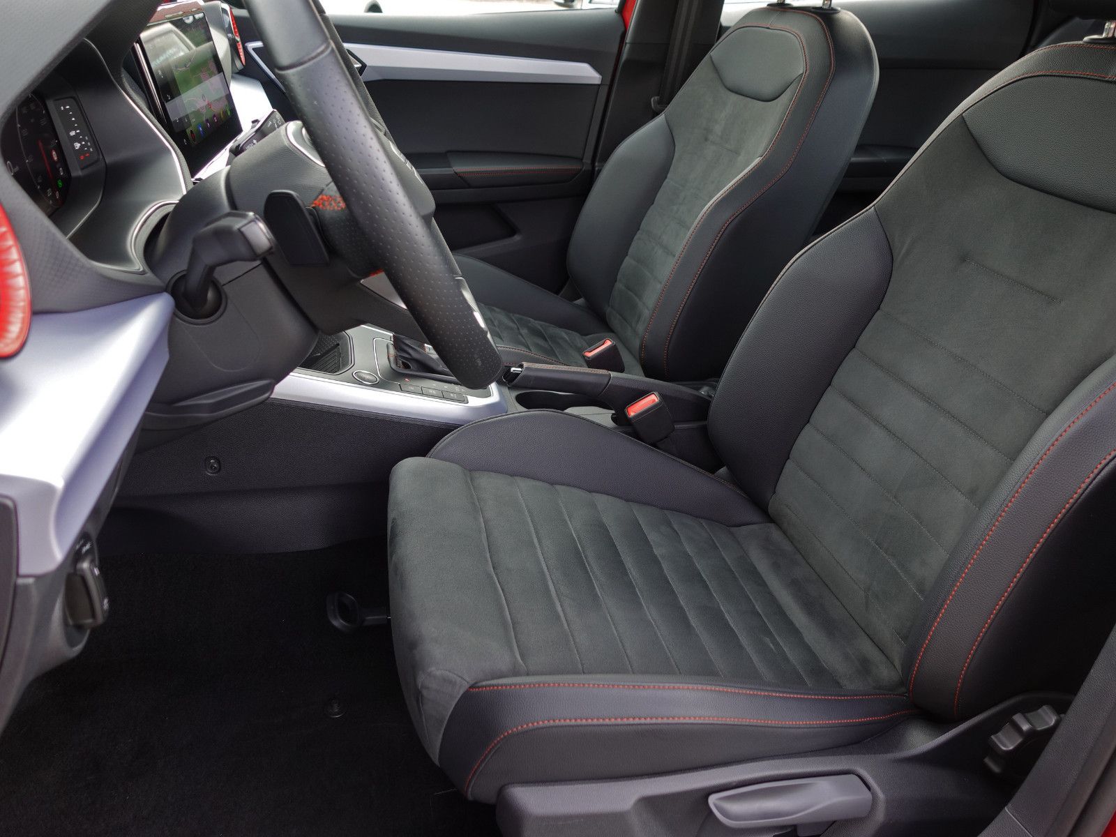 Fahrzeugabbildung SEAT Arona 1.5 TSI DSG FR Full Link ACC RFK DINAMICA