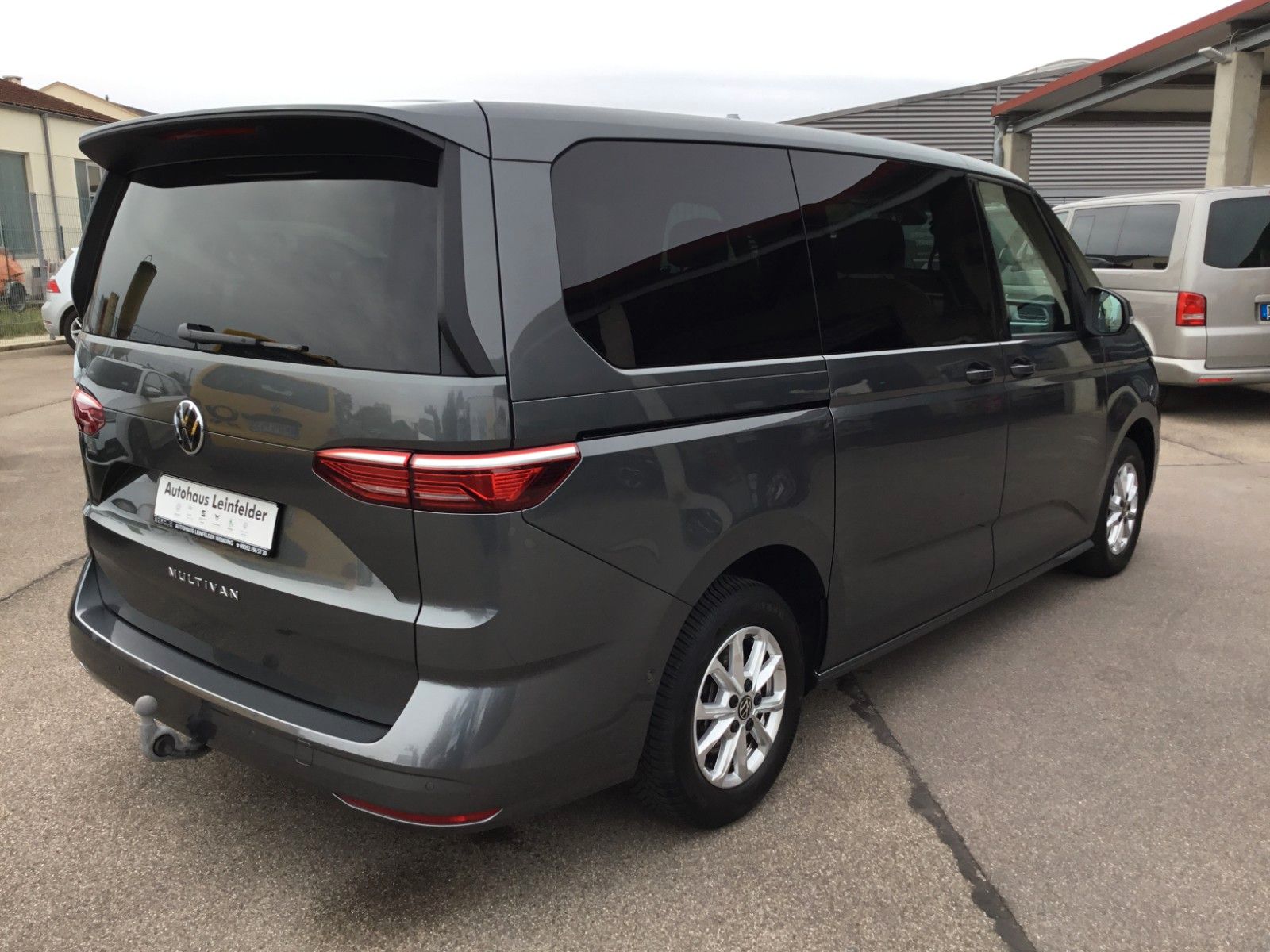 Fahrzeugabbildung Volkswagen T7 Multivan Life TDI DSG LÜ+AHK+ACC+LED+Leder