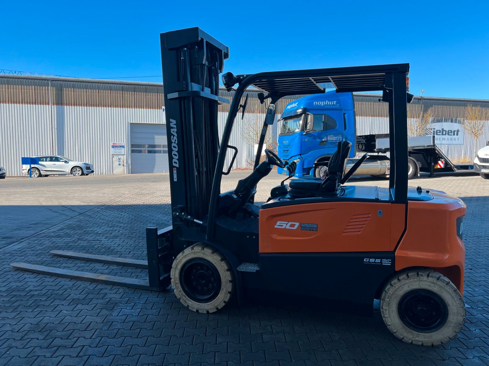 Fahrzeugabbildung Doosan B50XC-7 / nur 230h! / SS / Zinkenverstellung