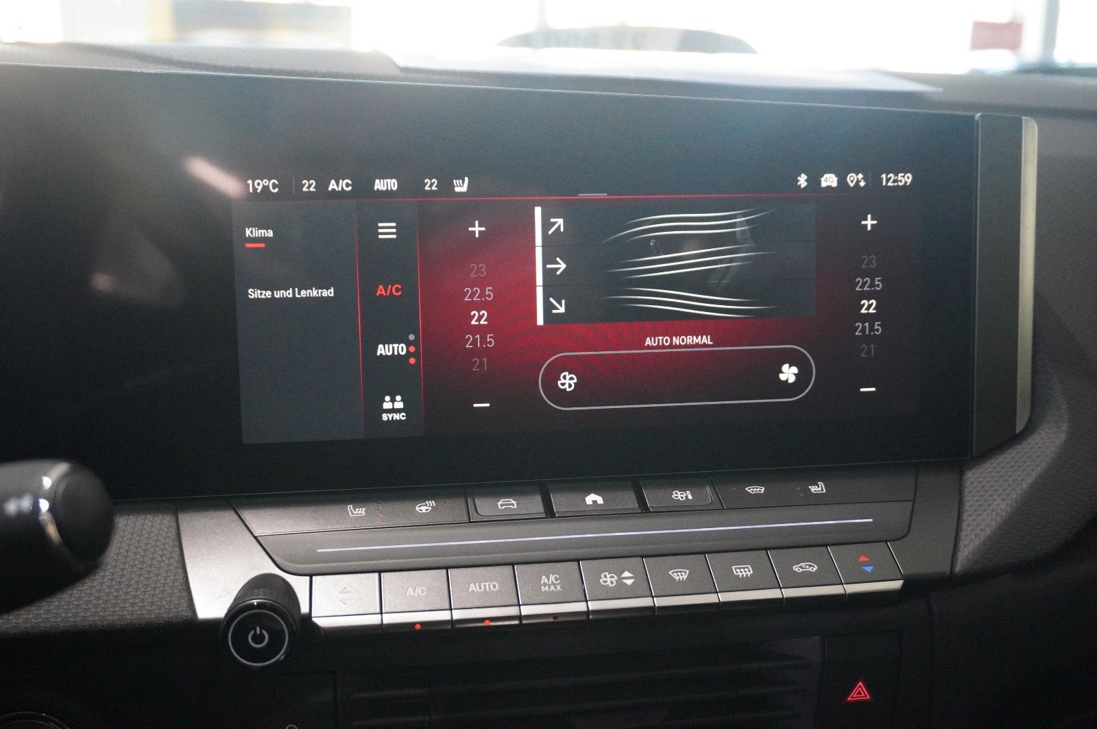 Fahrzeugabbildung Opel Astra L ST 1.2T ULTIMATE NAVI/LED/360°/HUD/AHK