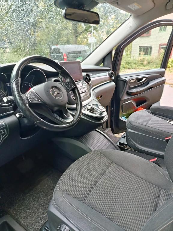 Mercedes-Benz V 220
