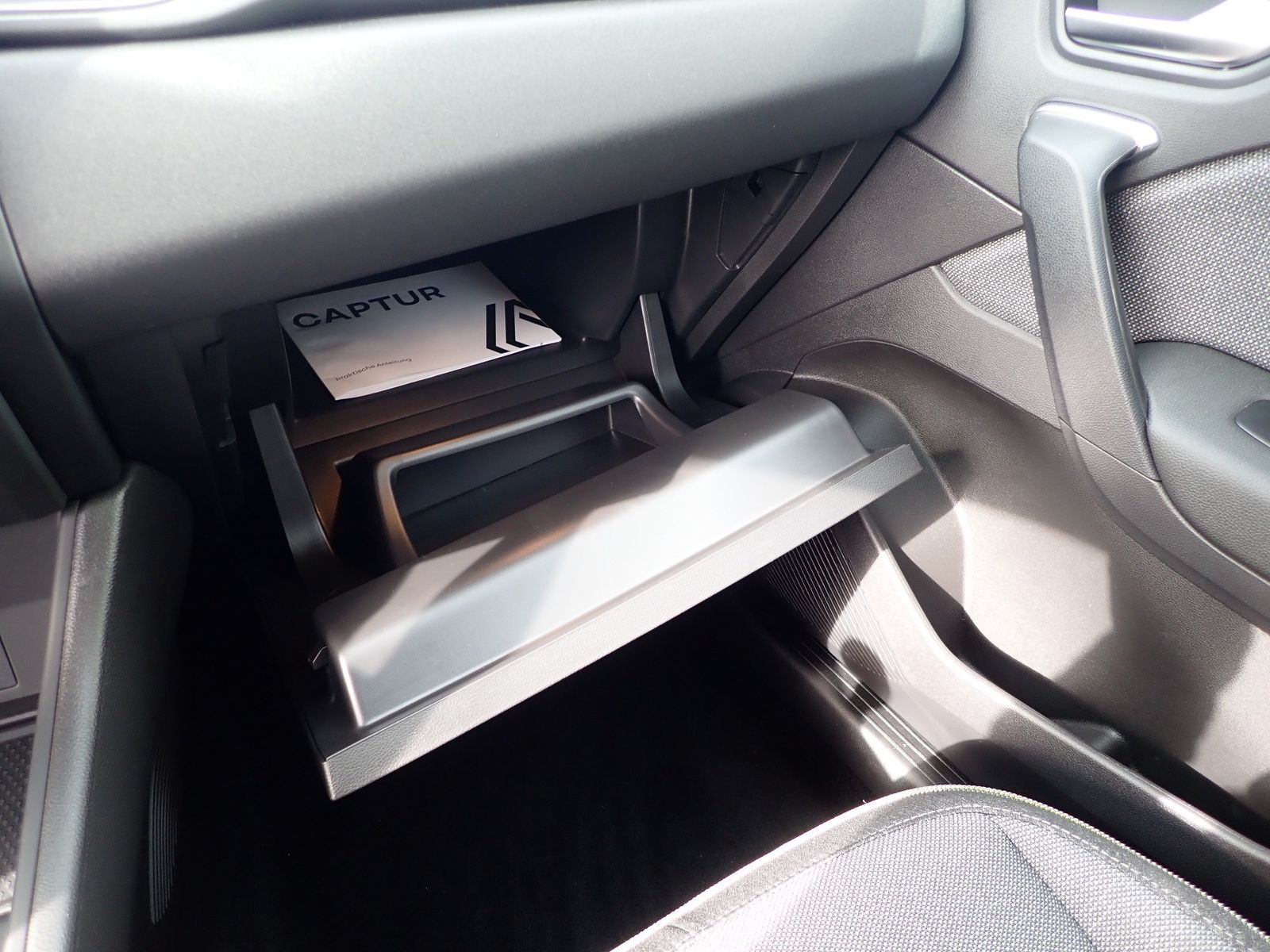 Fahrzeugabbildung Renault Captur Techno Mild Hybrid 140