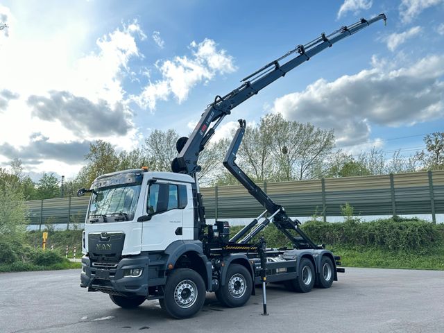 MAN TGS 35.520 8x4  Abrollkipper + Kran HIAB 228-6