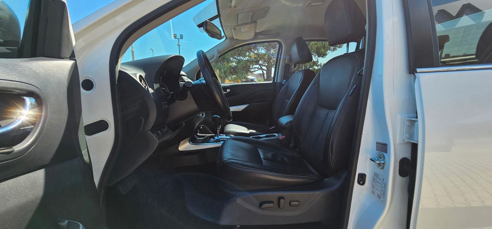 Fahrzeugabbildung Nissan Navara NP300 Tekna Double Cab 4x4