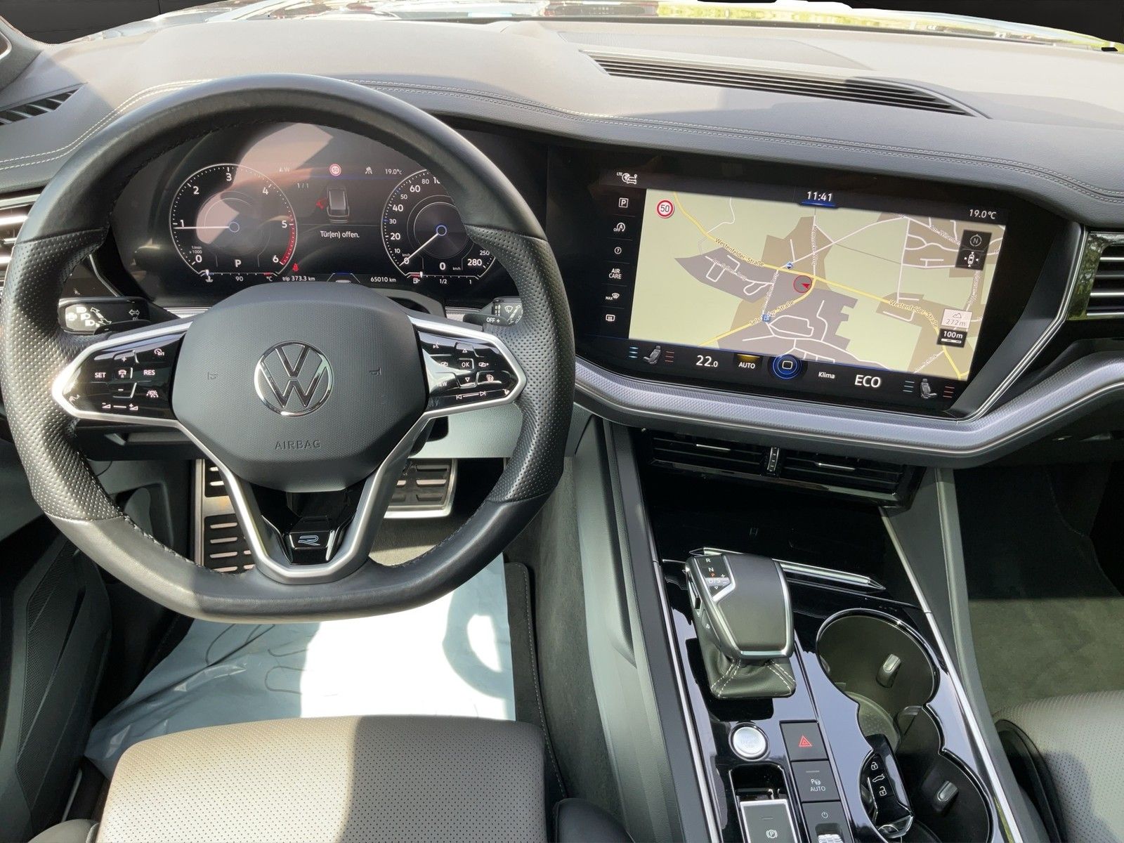 Volkswagen Touareg 3.0TDI V6 R-Line 4Motion AHK Pano Matrix foto 11