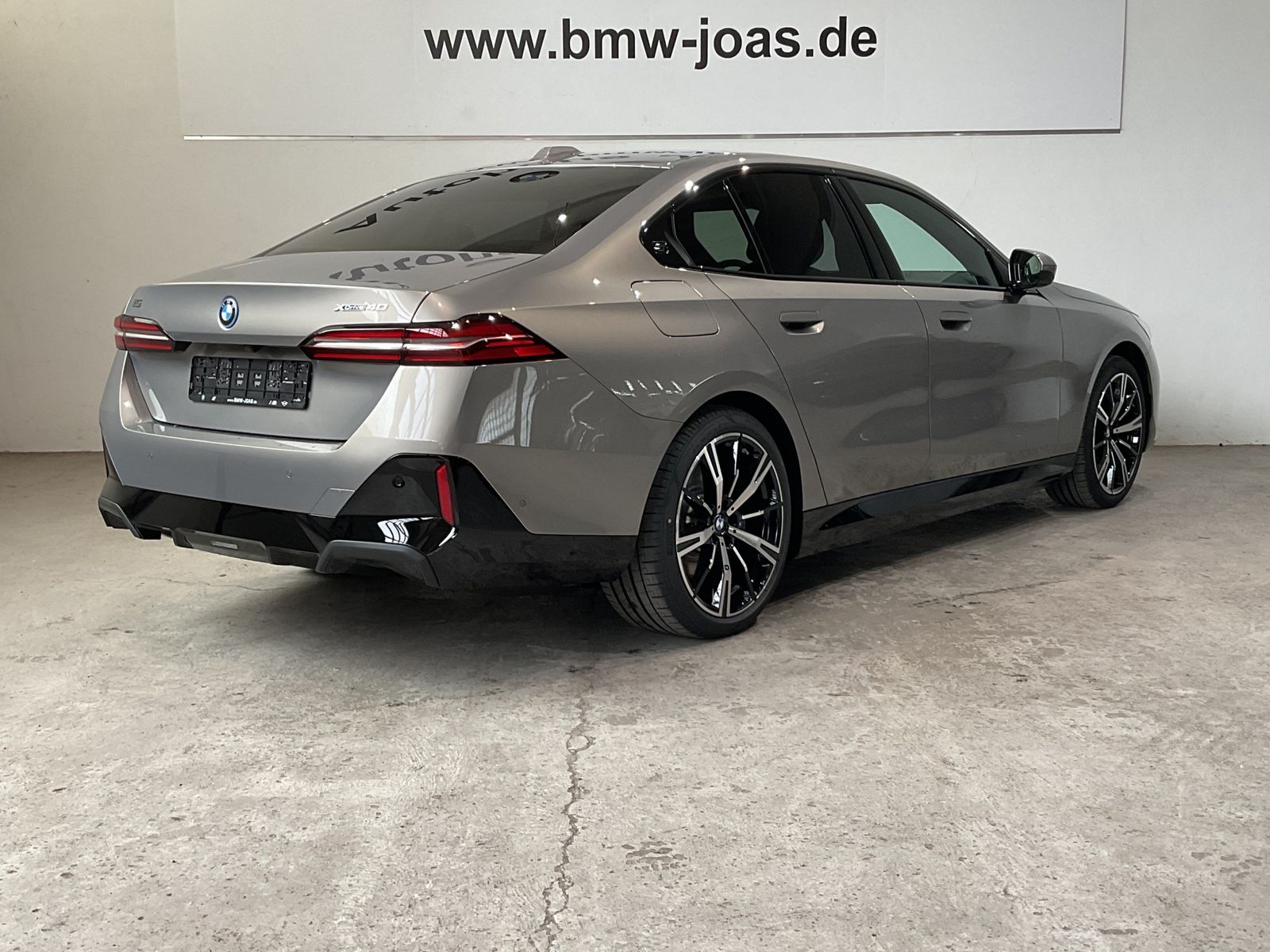 Fahrzeugabbildung BMW i5 xDrive40 *Sitzbelüftung *AHK *20" LMR DAB