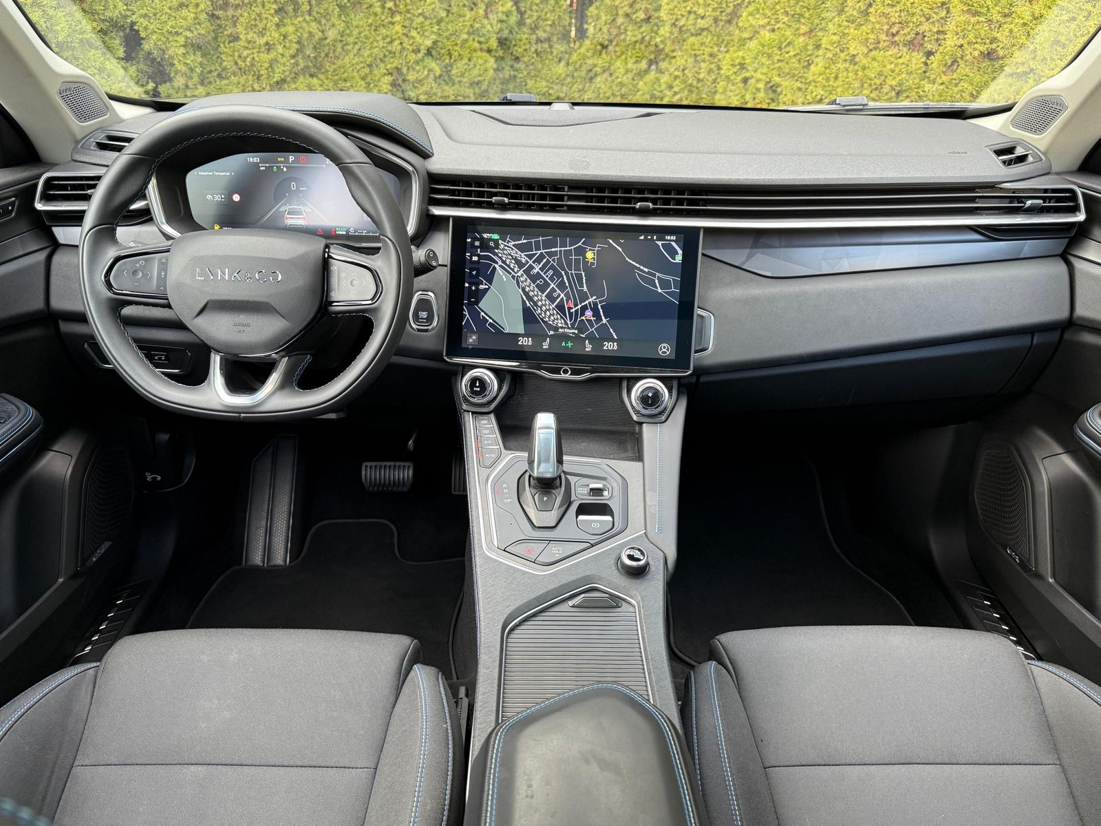 Fahrzeugabbildung Lynk&Co 01 1.5 T Aut PHEV PANO+LED+NAVI+ACC+MEMO+SHZ+360