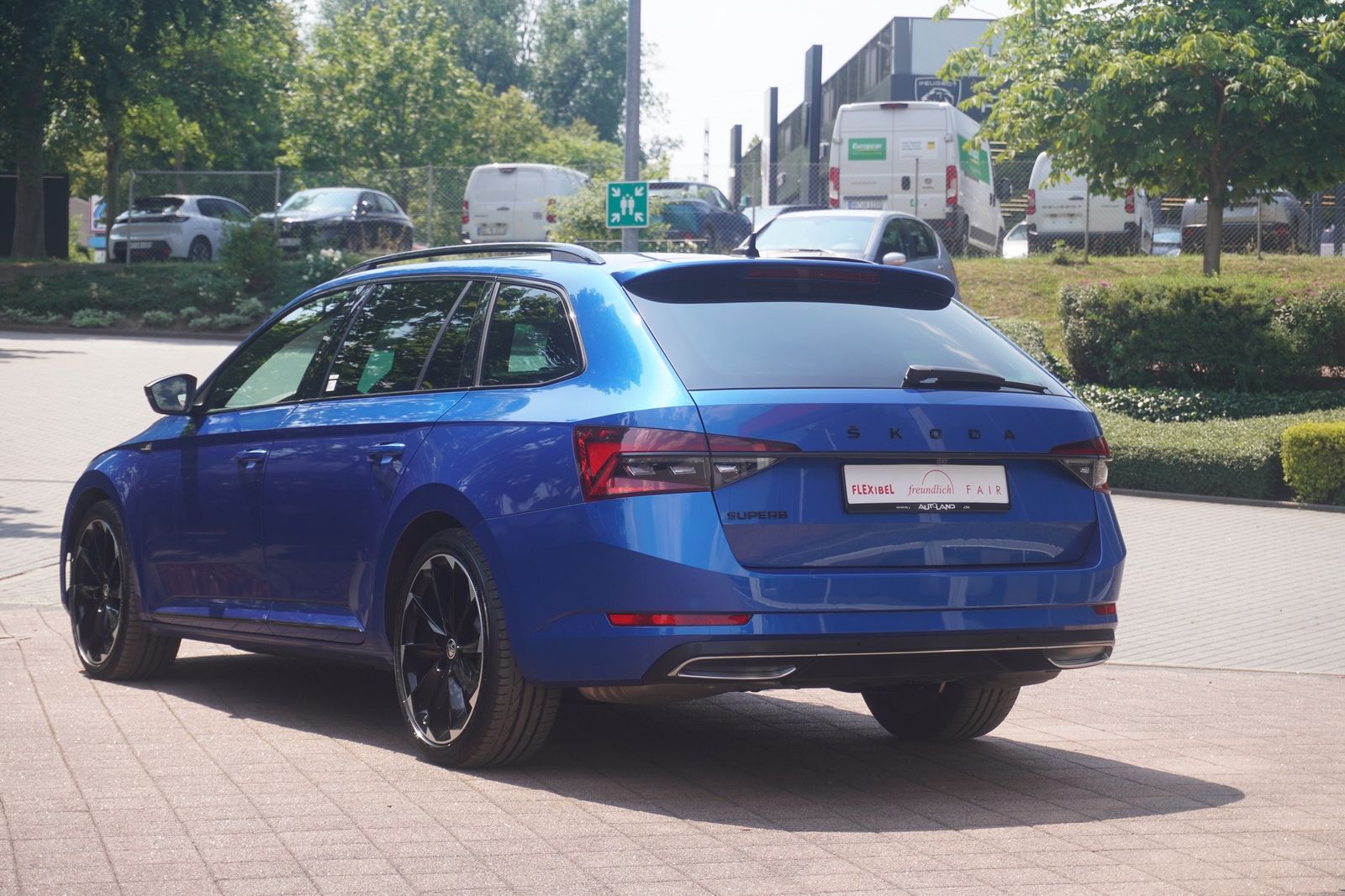 Skoda Superb Combi 2.0TSI Sportline LED Navi ACC Leder foto 3