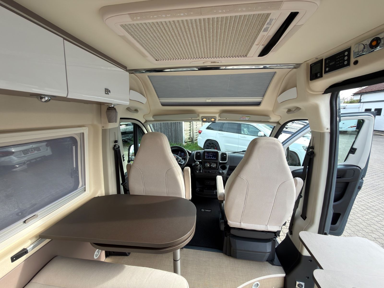 Fahrzeugabbildung Bürstner Eliseo C602|LUFTFAHRWERK|KAMERA|FACELIFT
