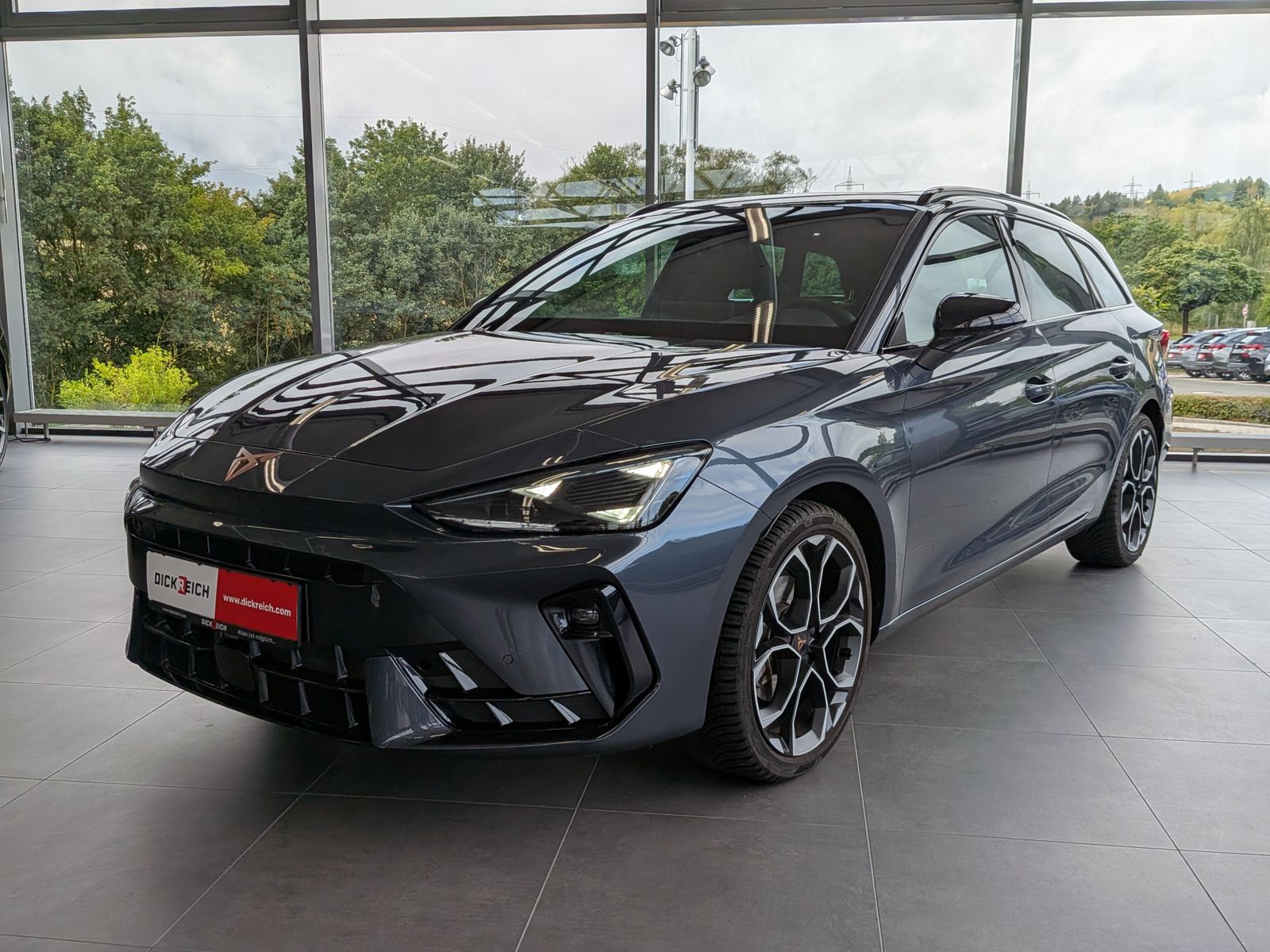 Fahrzeugabbildung CUPRA Leon 1.5 eTSI Dynamic-Edge-Paket Pano Cam AHK 18