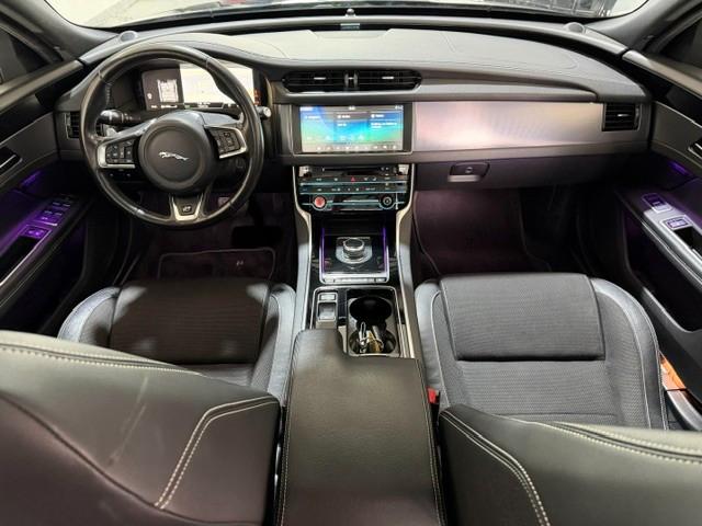 Jaguar XF 20d 180PS AUTOM,PANO,DIGITAL DISPLAY, R-SPORT