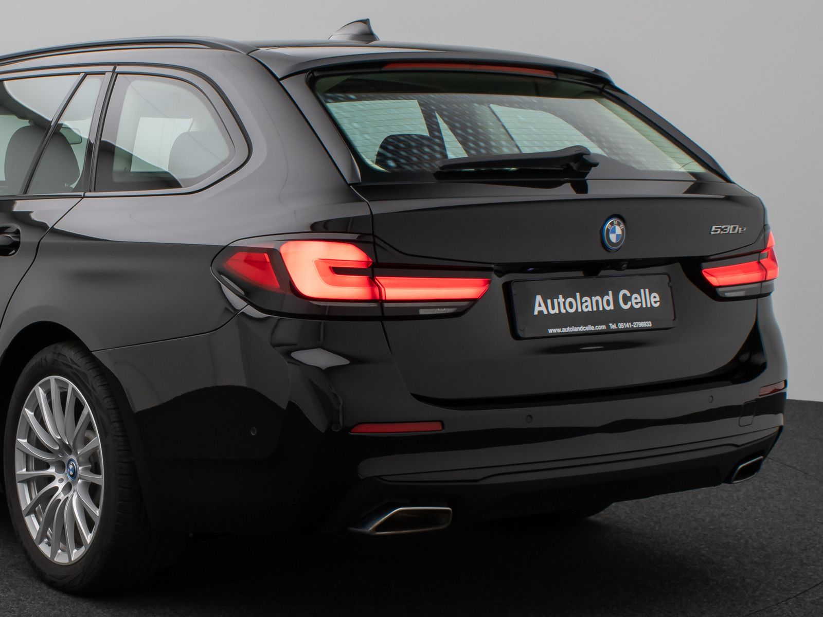 Fahrzeugabbildung BMW 530e Kamera DAB WLAN CockPitPro ACC Alarm LED