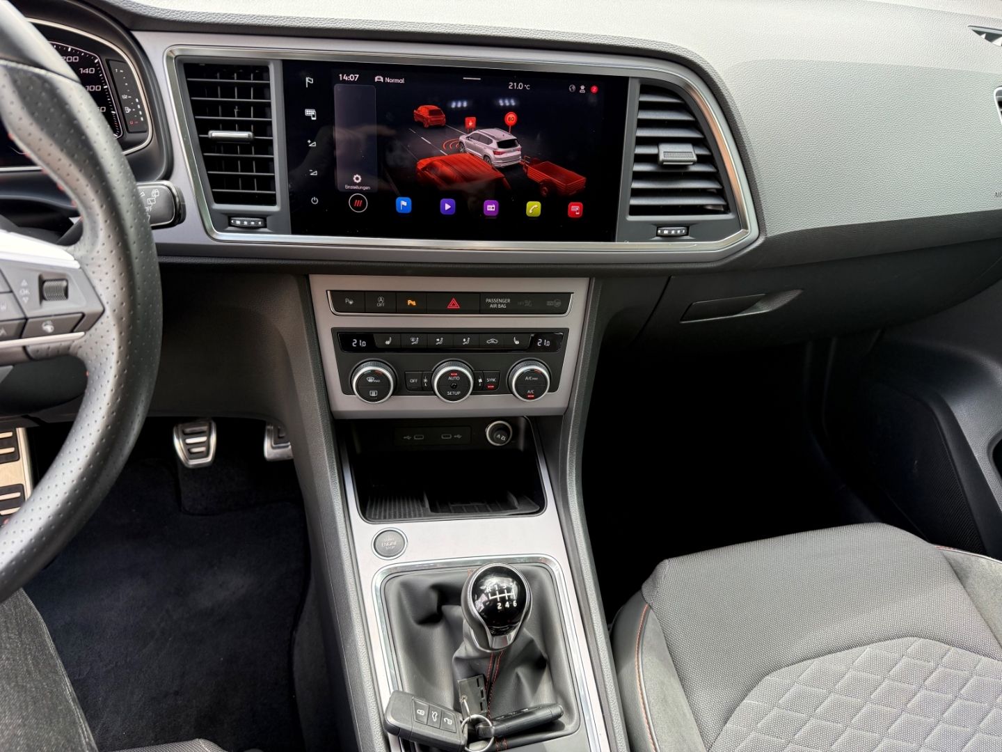 Fahrzeugabbildung SEAT Ateca 1,5 TSI FR LED AHK Navi RFK GJR TWA VZE Te