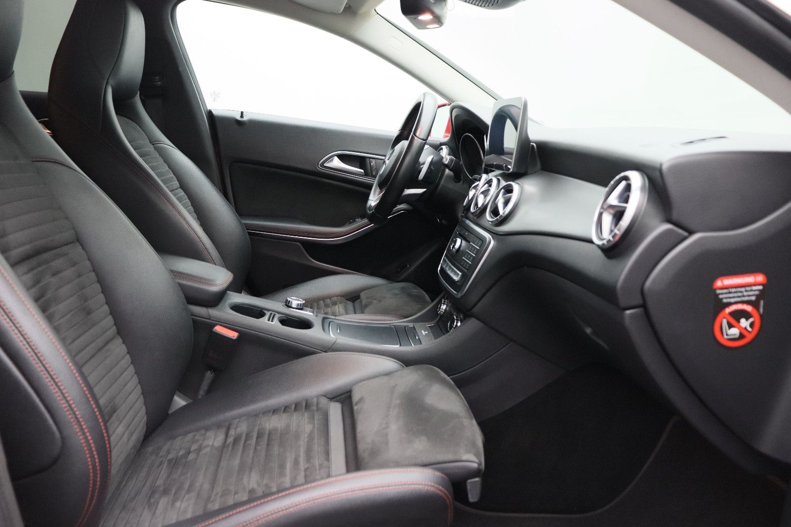 Fahrzeugabbildung Mercedes-Benz CLA 180 AMG-Line LED