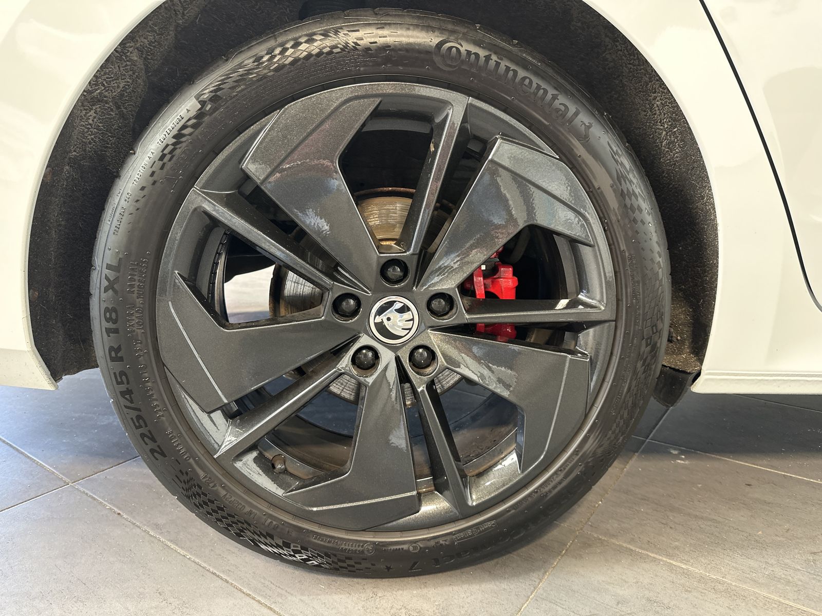 Fahrzeugabbildung SKODA Octavia Combi RS NAV+LED+AHK+V-COCKPIT+HEADUP+PP