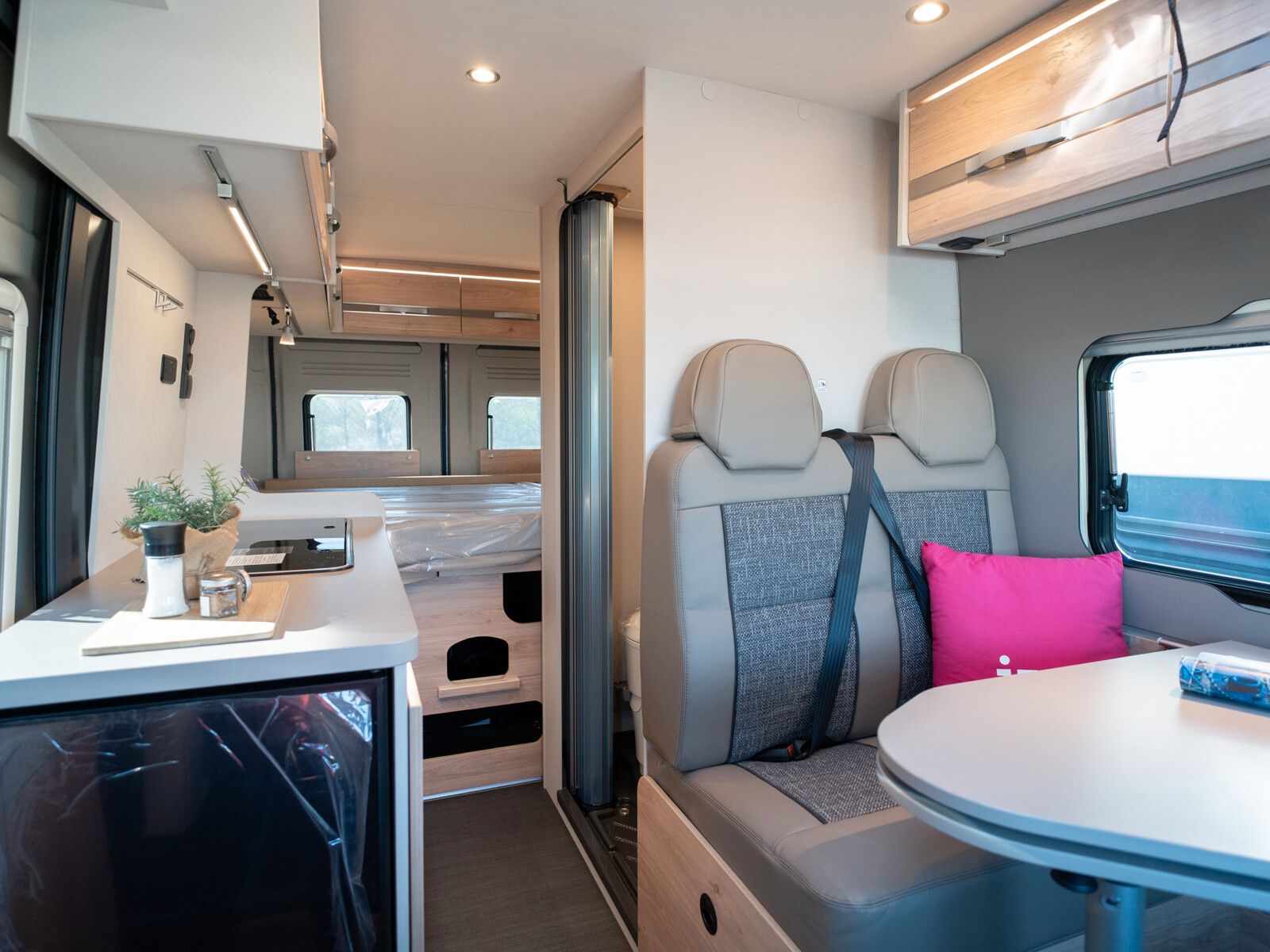 Fahrzeugabbildung Dethleffs Globetrail 600 DK / Fiat / Aufstelldach Heckausz