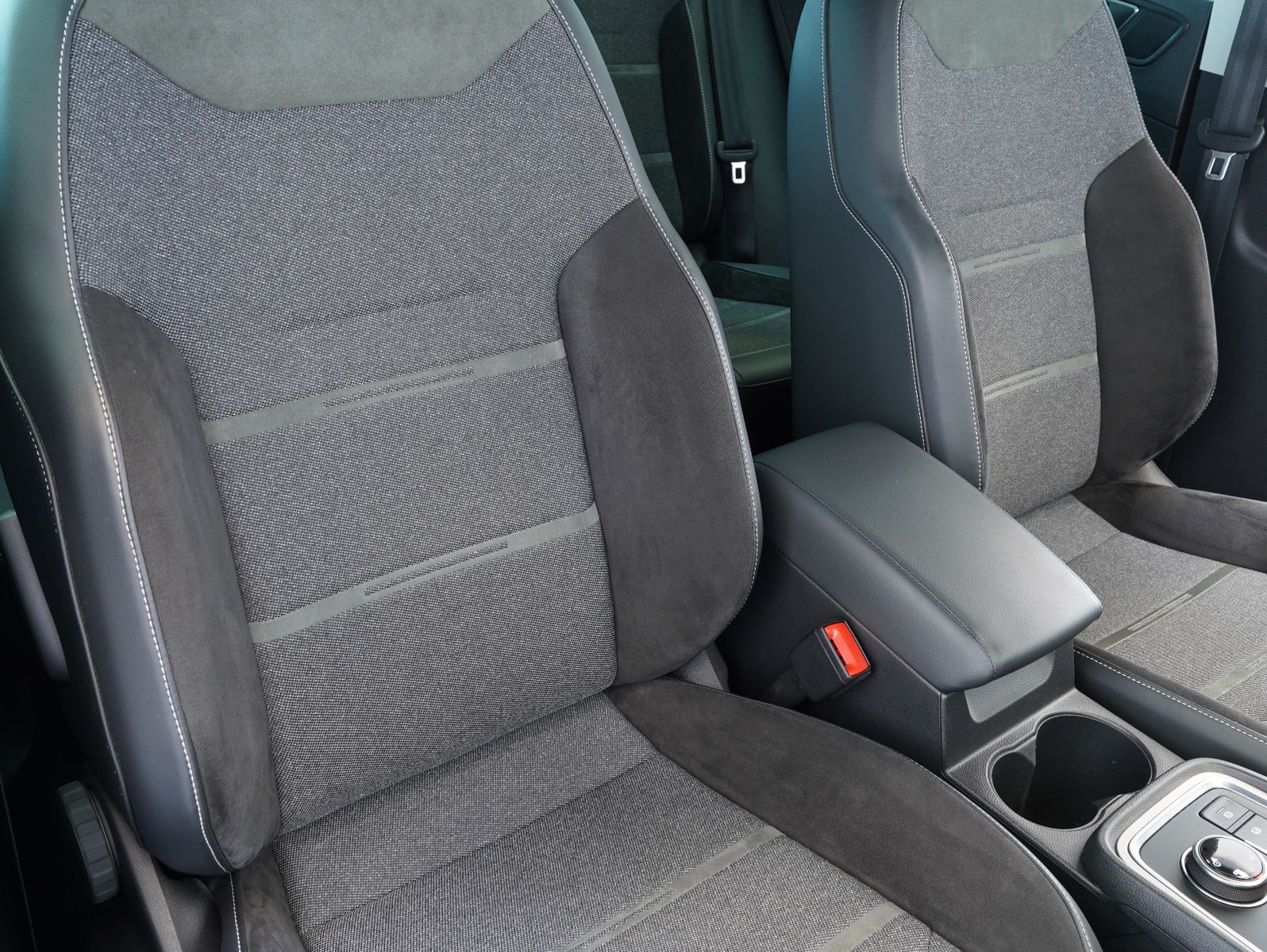 Fahrzeugabbildung SEAT Ateca 1.5 TSI ACT Xperience LED/NAVI/ACC/AHK