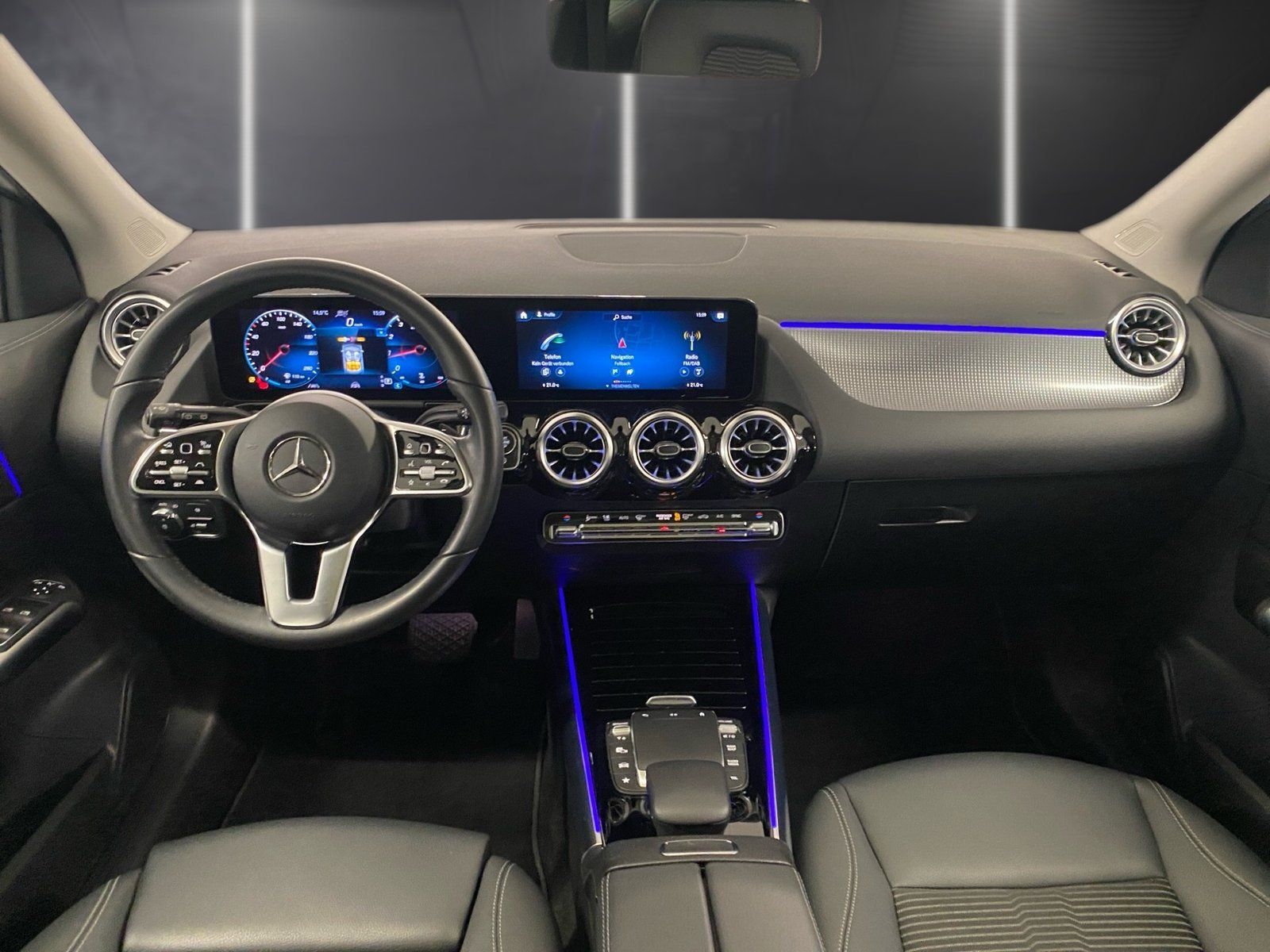 Fahrzeugabbildung Mercedes-Benz GLA 200 Progressive*AHK*Pano*Distron*360°*MBeam*