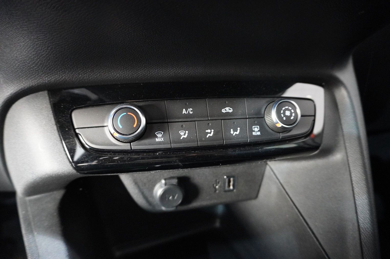 Fahrzeugabbildung Opel Corsa F 1.2 EDITION NAVI/LED/KAMERA/TEMP./SPORT