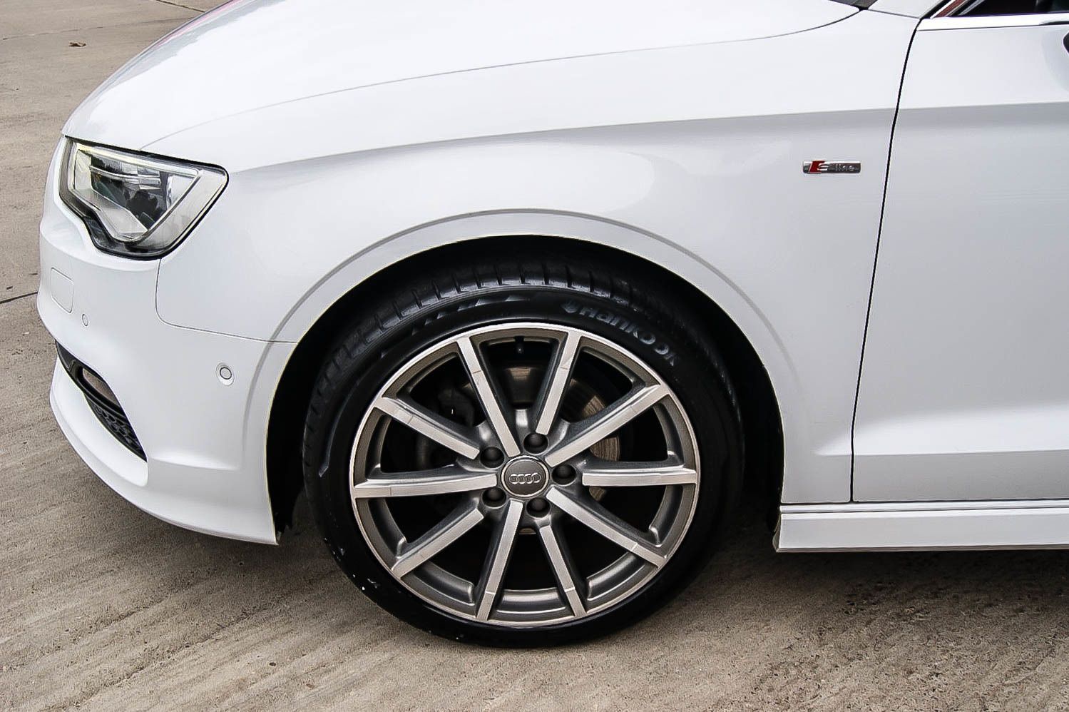 Fahrzeugabbildung Audi A3 Limousine 1.4 TFSI S-LINE NAVIGATION XENON 18