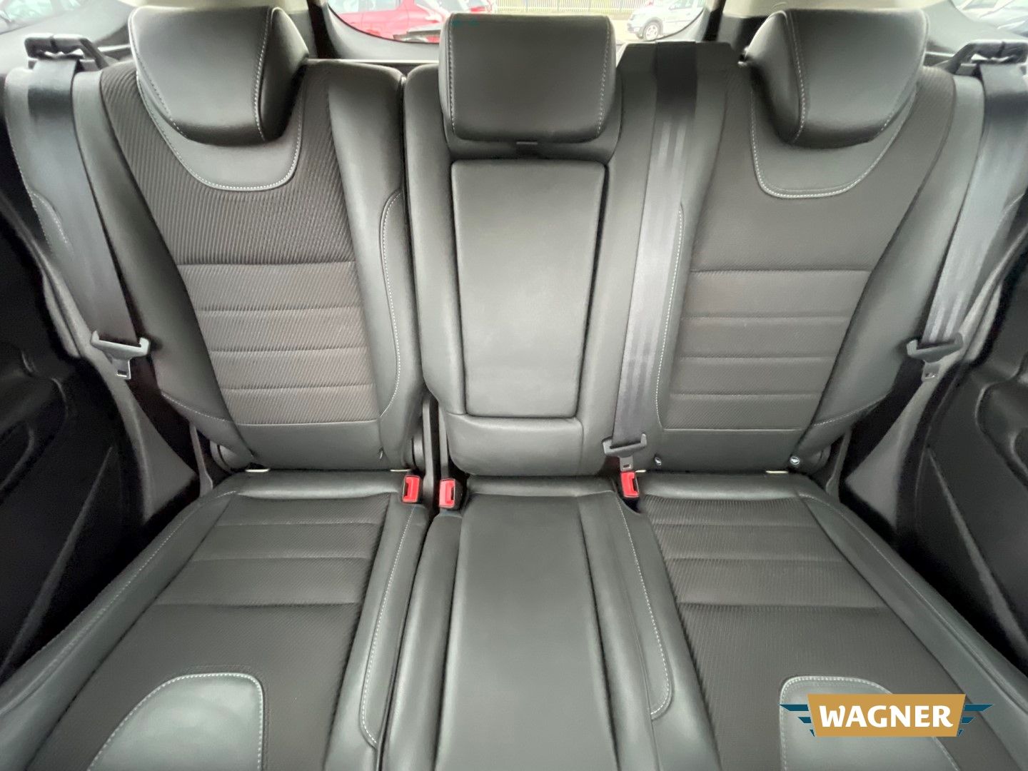 Fahrzeugabbildung Ford Kuga Individual Klimaautomatik Automatik