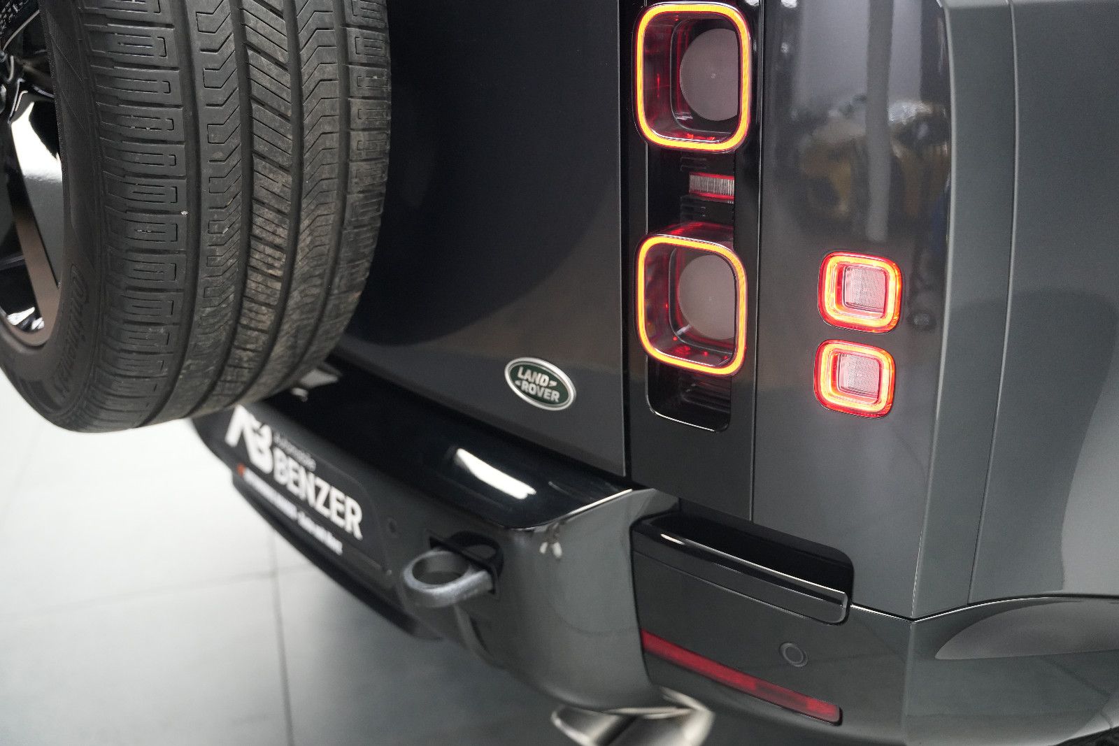Fahrzeugabbildung Land Rover Defender 110 V8 *Panorama*HUD*Meridian*360°KAM*