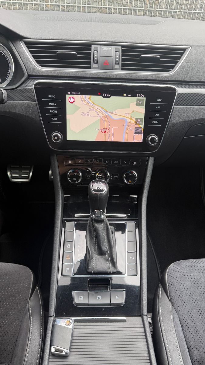 Skoda Superb Combi SportLine 4x4 DSG AHK Pano foto 18